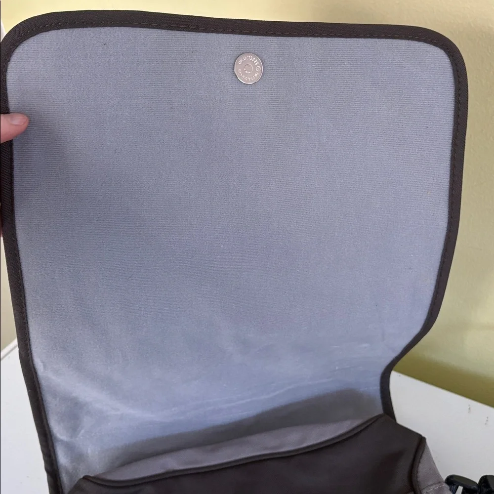 Smash NWT Gray Poly Vertical Slim Laptop Messenger Bag